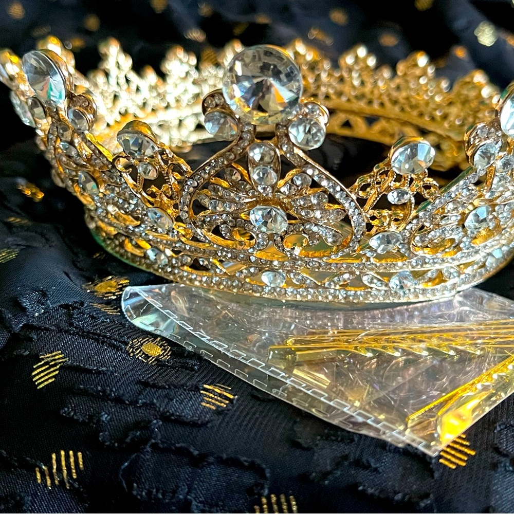 Foyte Baroque Gold Rhinestone Crown